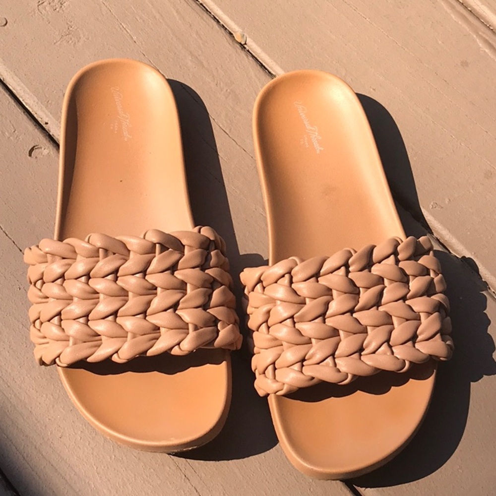 Neutral waterproof sandals/ slides